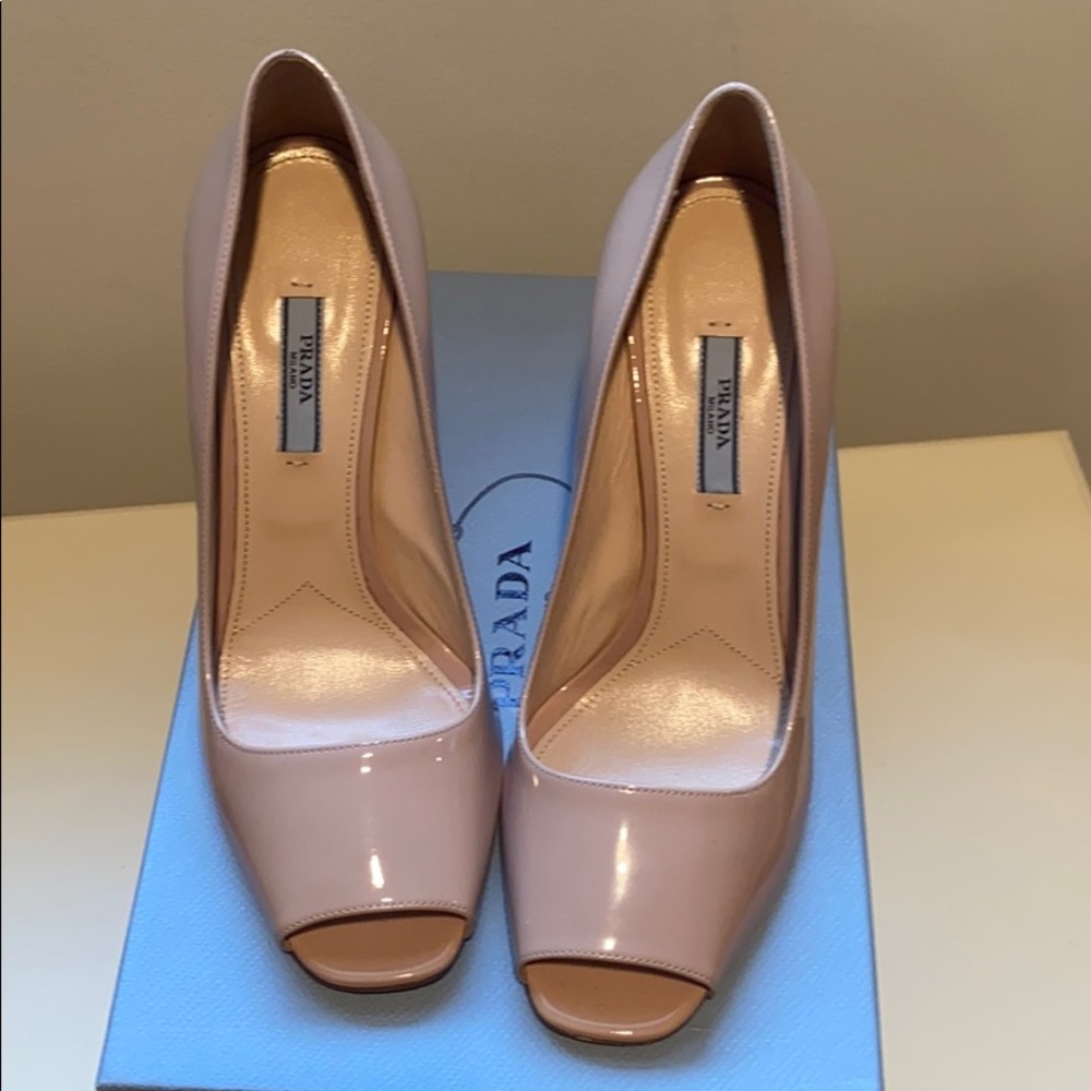 Prada neutral heels - Picture 2 of 10